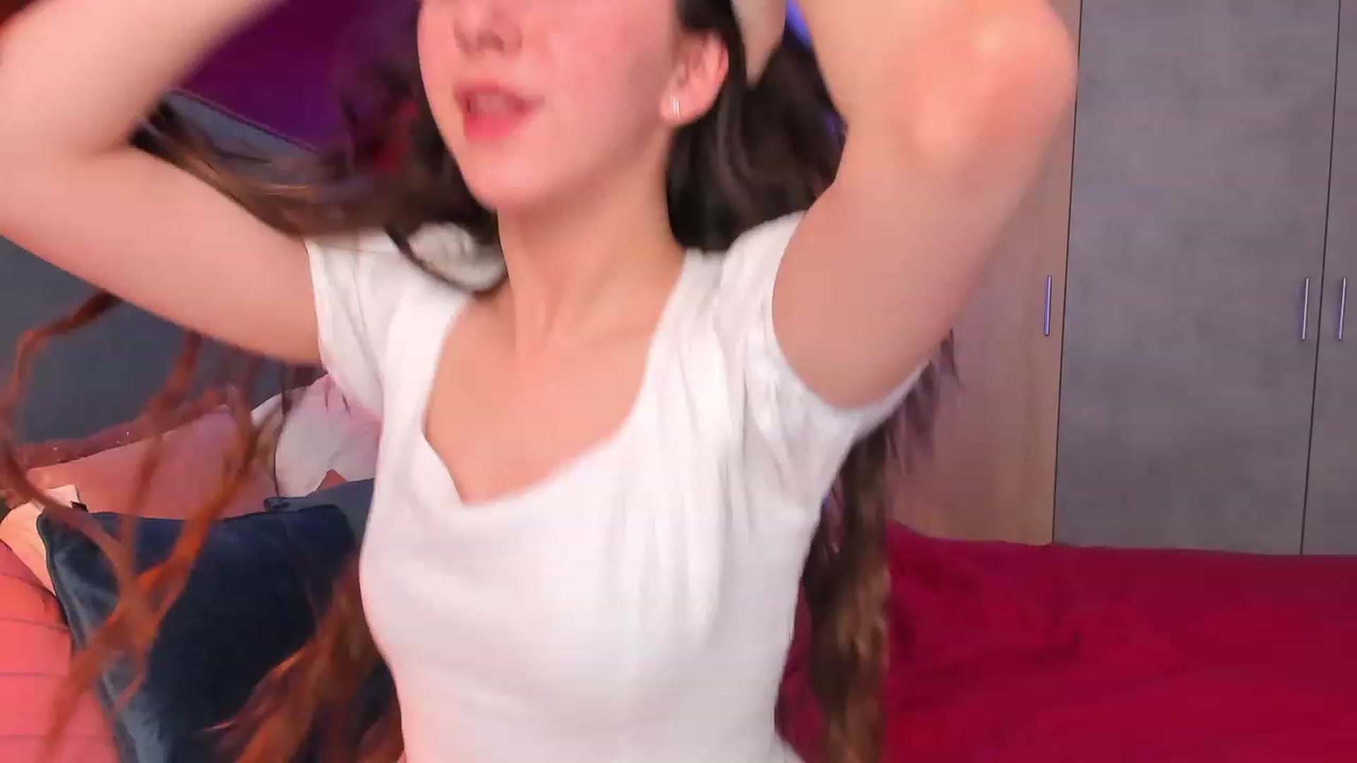 Gallery image thumbnail from ElsaYoung's myfreecams stream on, 04/07/2023, 14:18 image 4 of 20