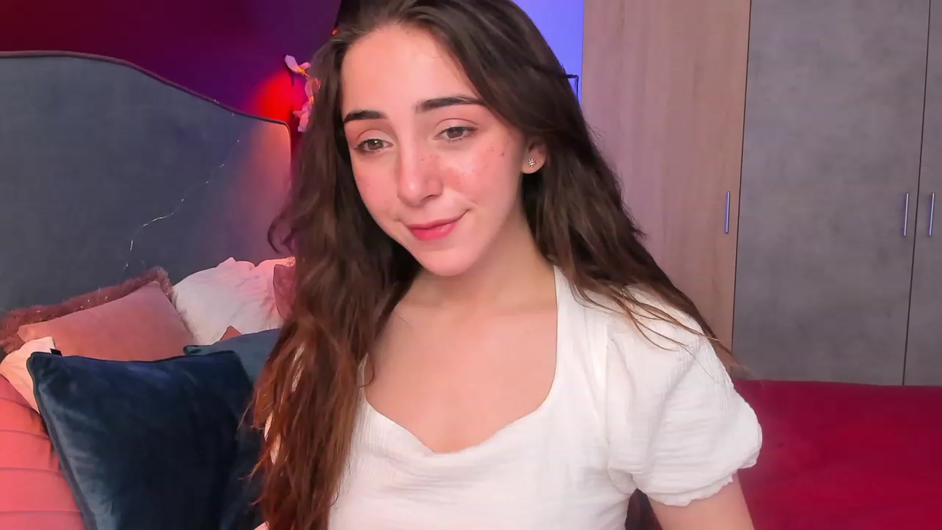 Gallery image thumbnail from ElsaYoung's myfreecams stream on, 04/07/2023, 14:18 image 5 of 20