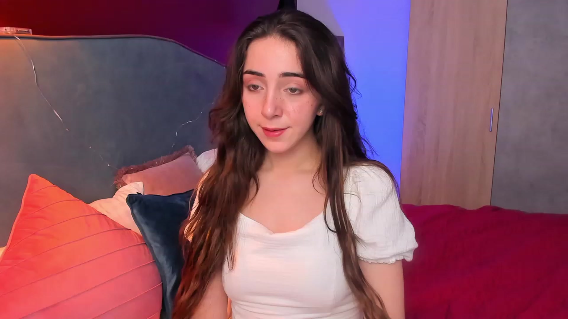 Gallery image thumbnail from ElsaYoung's myfreecams stream on, 04/07/2023, 15:16 image 4 of 20