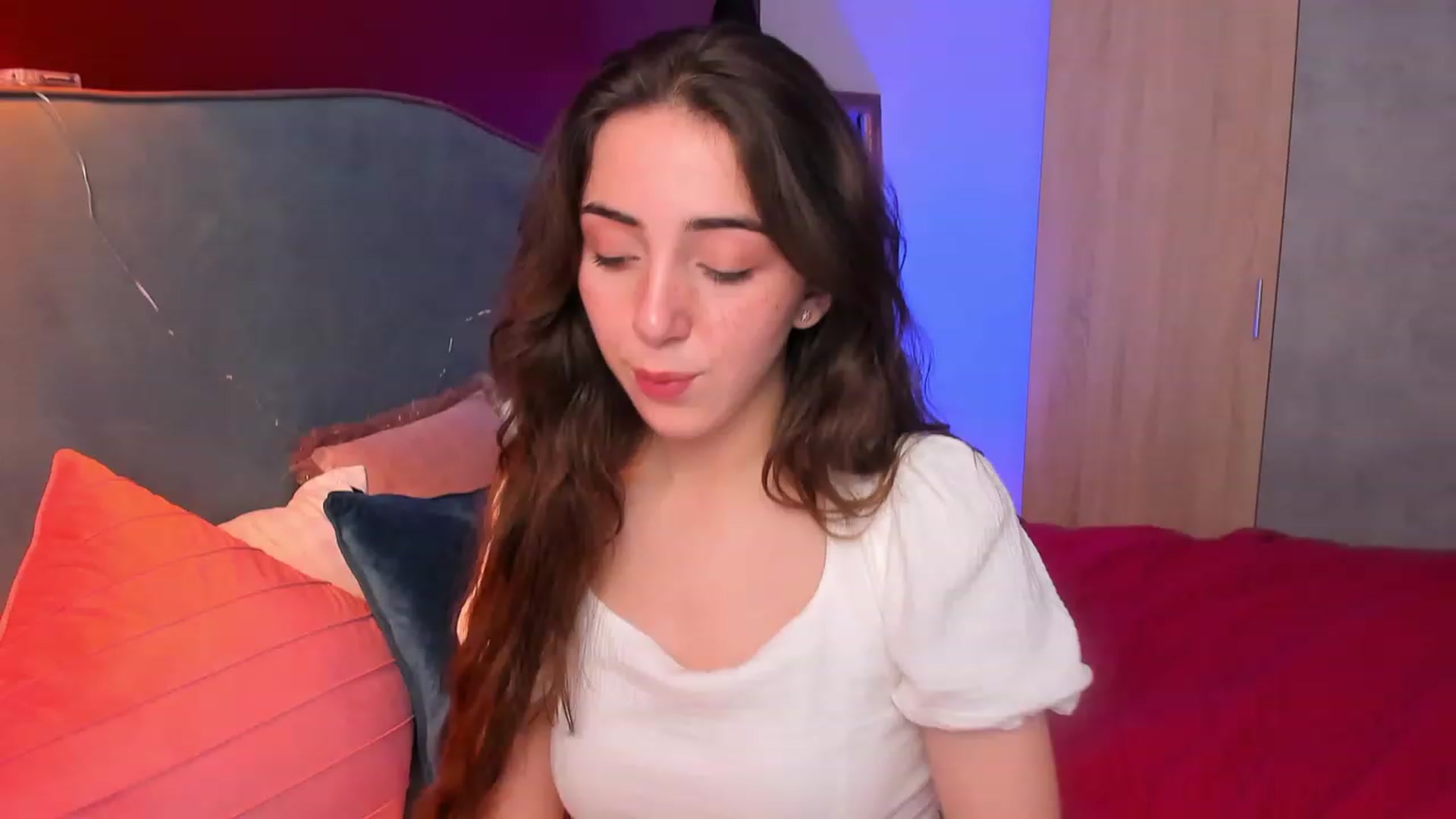 Gallery image thumbnail from ElsaYoung's myfreecams stream on, 04/07/2023, 15:16 image 11 of 20