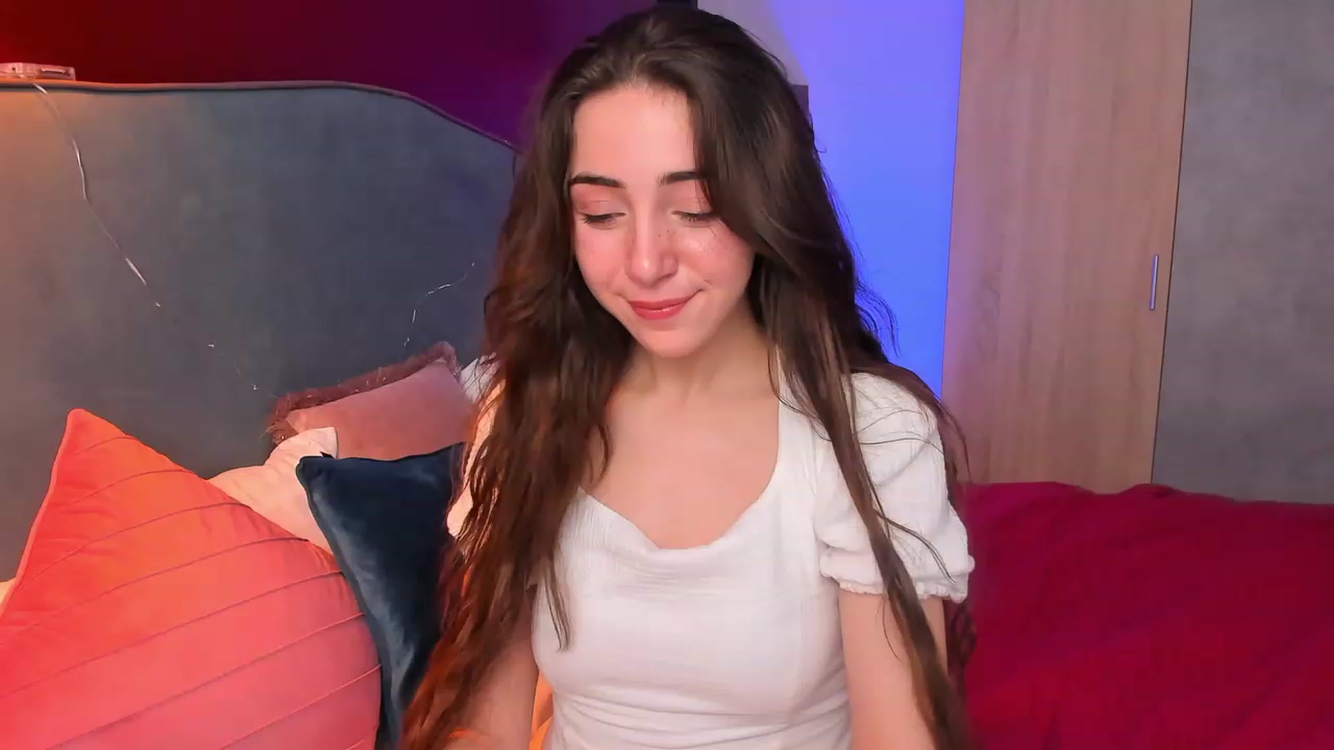 Gallery image thumbnail from ElsaYoung's myfreecams stream on, 04/07/2023, 15:16 image 3 of 20