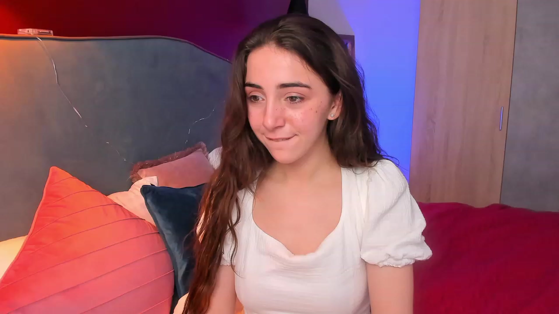 Gallery image thumbnail from ElsaYoung's myfreecams stream on, 04/07/2023, 15:16 image 1 of 20