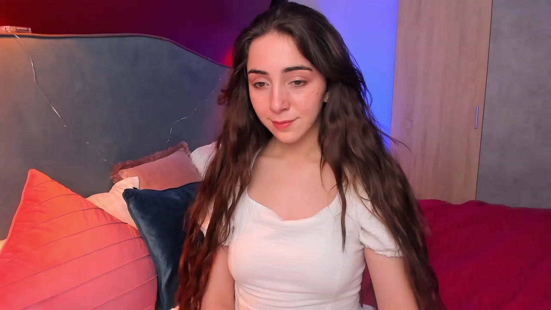 Gallery image thumbnail from ElsaYoung's myfreecams stream on, 04/07/2023, 15:16 image 2 of 20