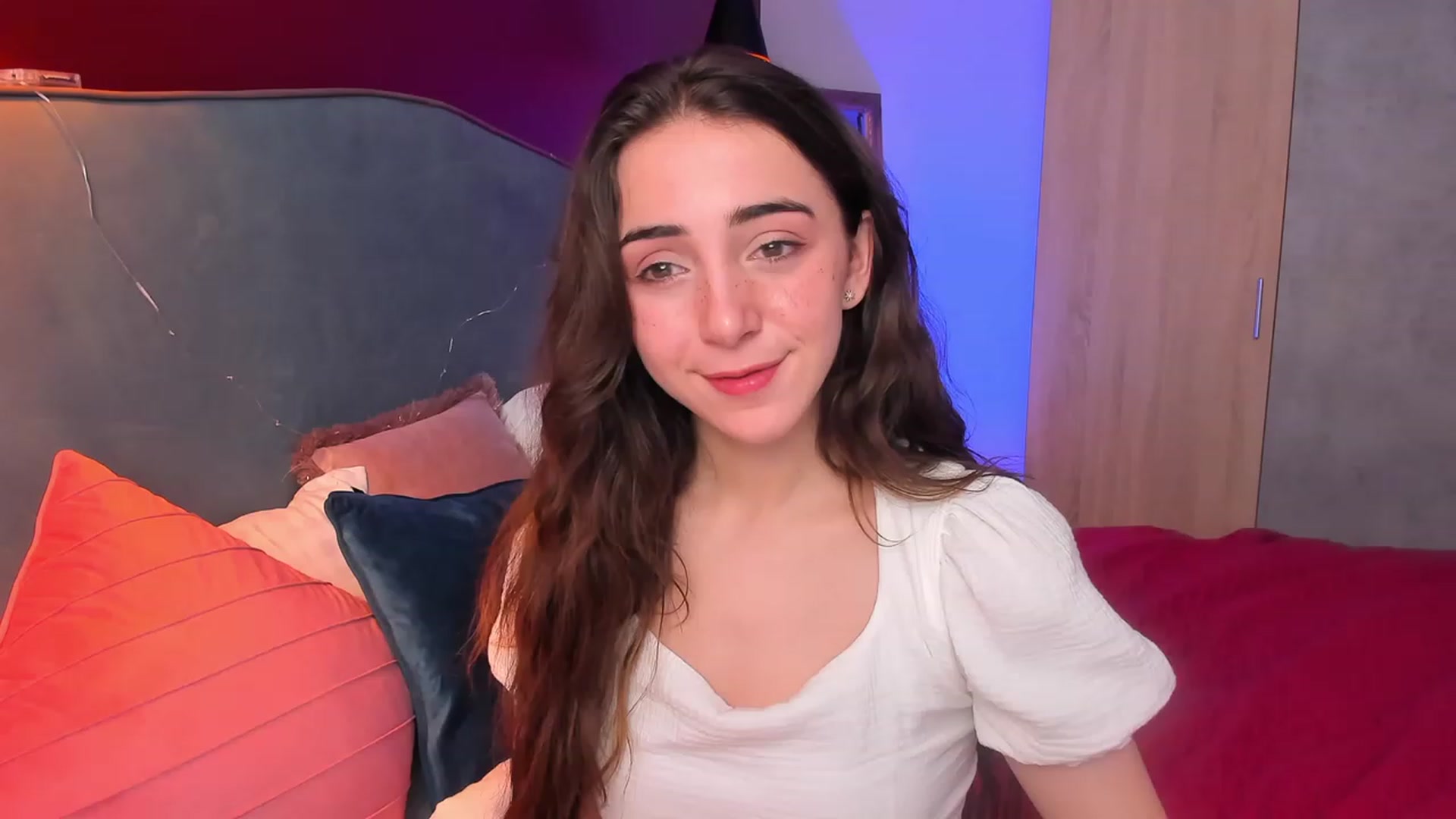 Gallery image thumbnail from ElsaYoung's myfreecams stream on, 04/07/2023, 15:16 image 17 of 20