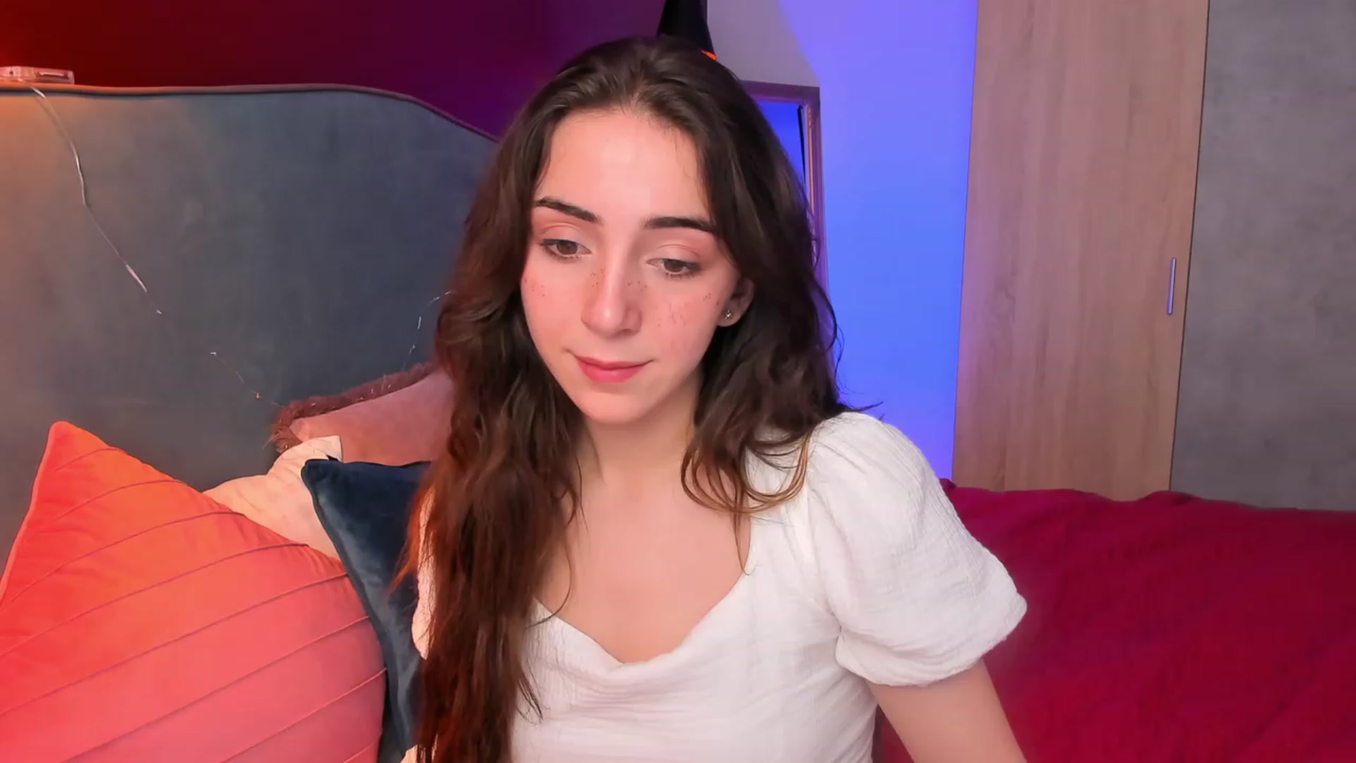 Gallery image thumbnail from ElsaYoung's myfreecams stream on, 04/07/2023, 15:16 image 14 of 20