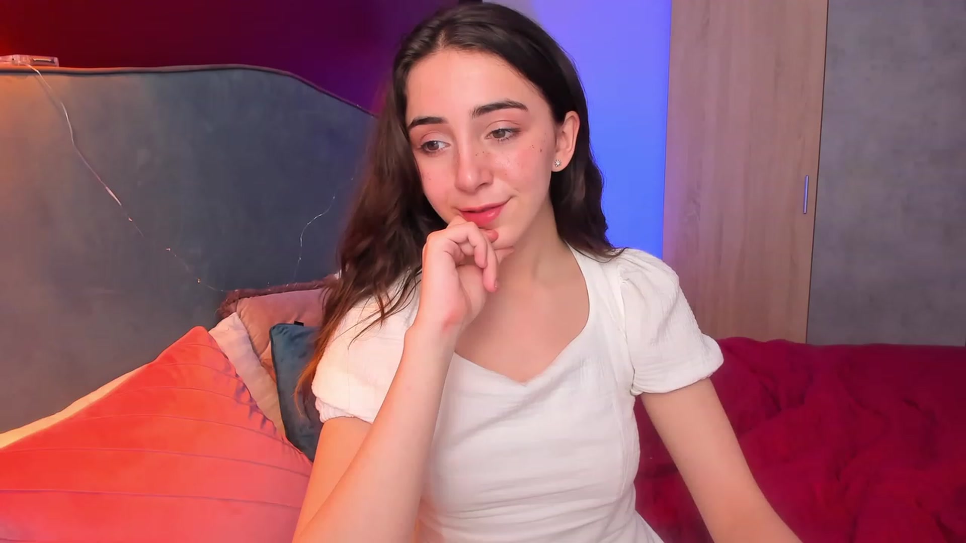 Gallery image thumbnail from ElsaYoung's myfreecams stream on, 04/07/2023, 17:11 image 17 of 20