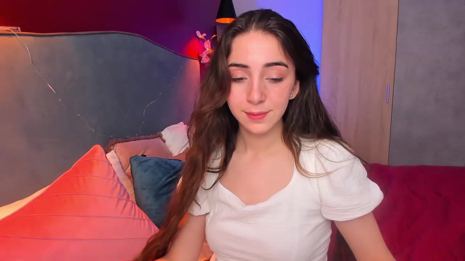 Gallery image thumbnail from ElsaYoung's myfreecams stream on, 04/07/2023, 17:11 image 19 of 20