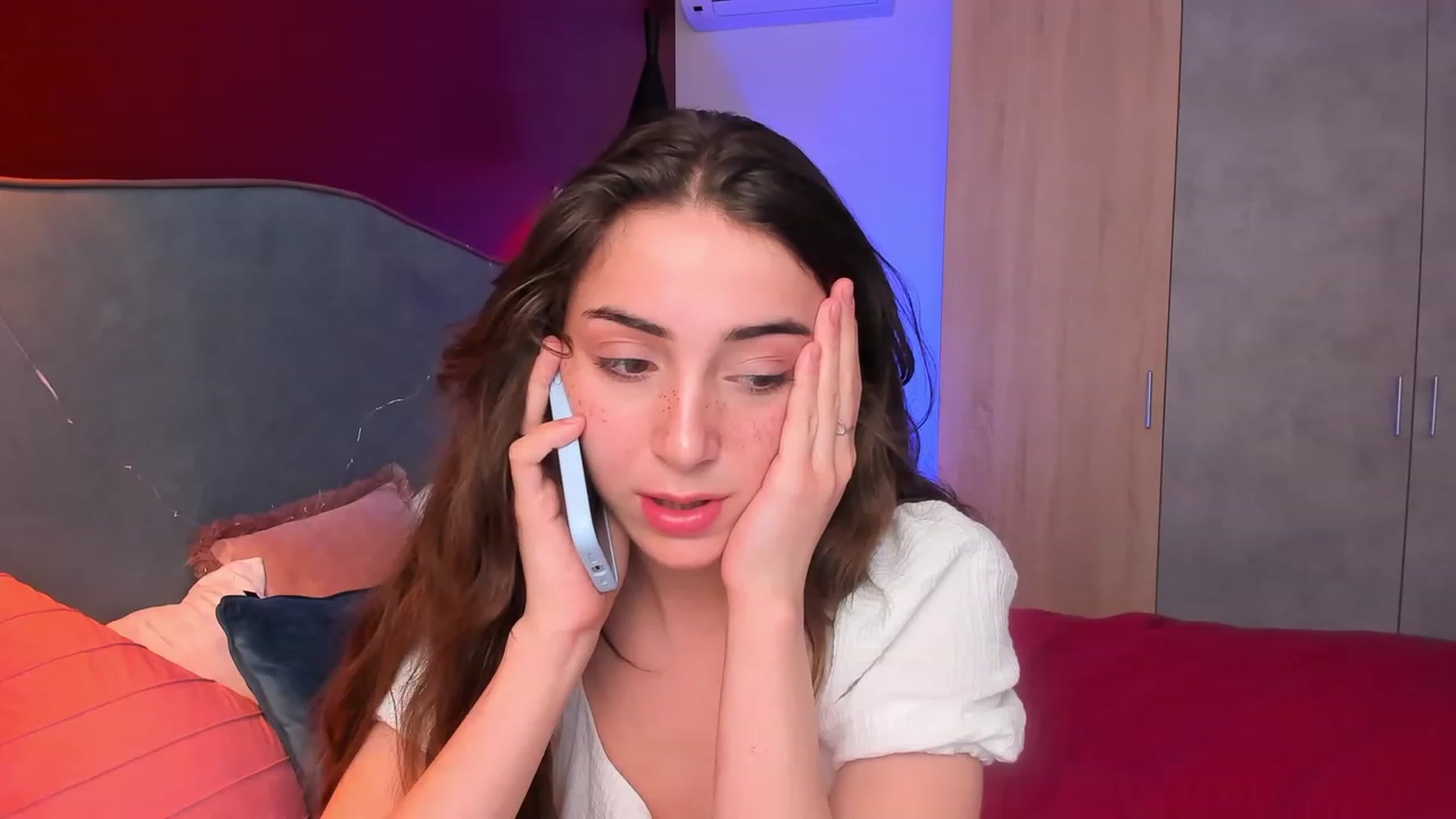 Gallery image thumbnail from ElsaYoung's myfreecams stream on, 04/07/2023, 17:11 image 1 of 20