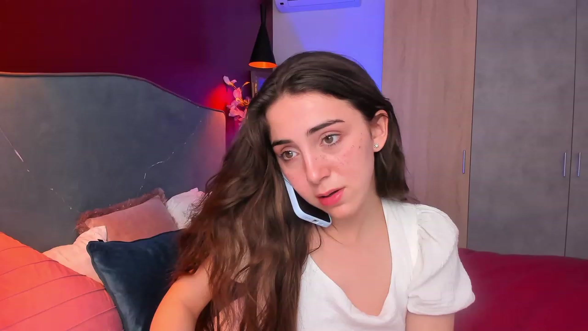 Gallery image thumbnail from ElsaYoung's myfreecams stream on, 04/07/2023, 17:11 image 2 of 20
