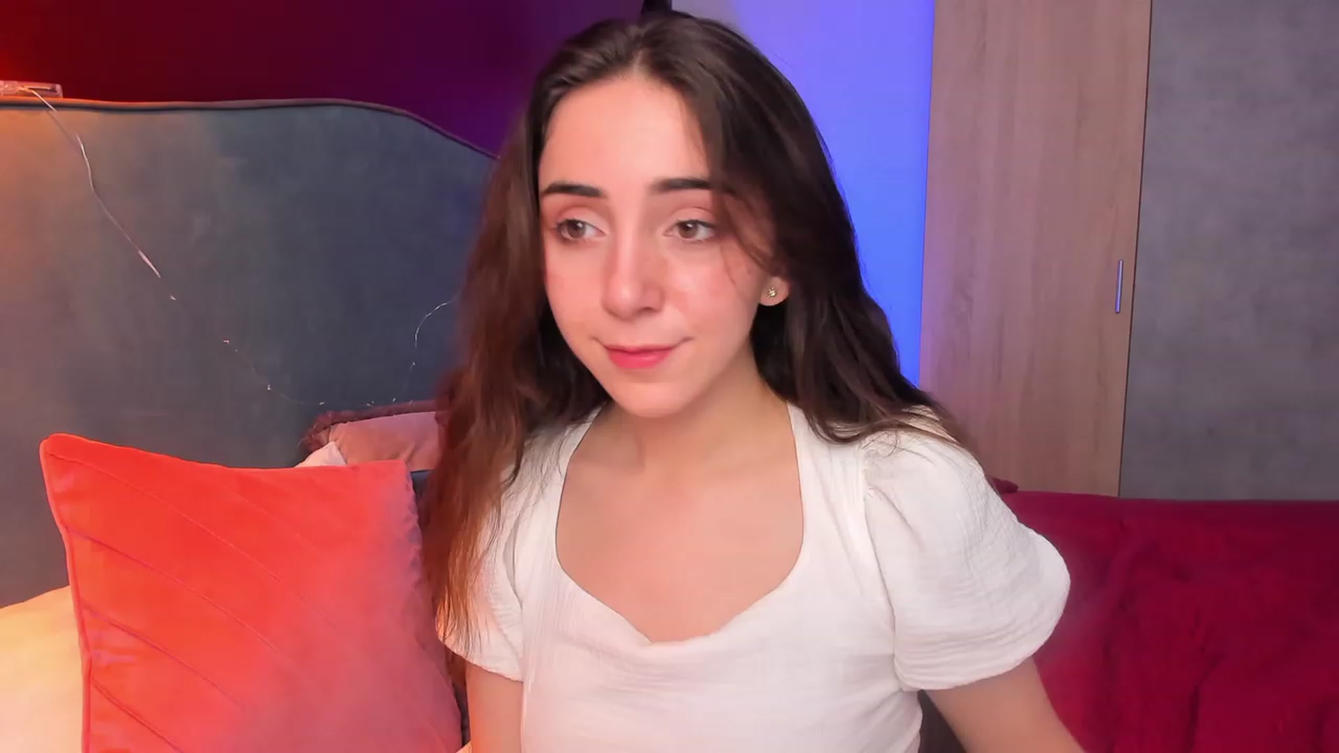 Gallery image thumbnail from ElsaYoung's myfreecams stream on, 04/07/2023, 17:31 image 20 of 20