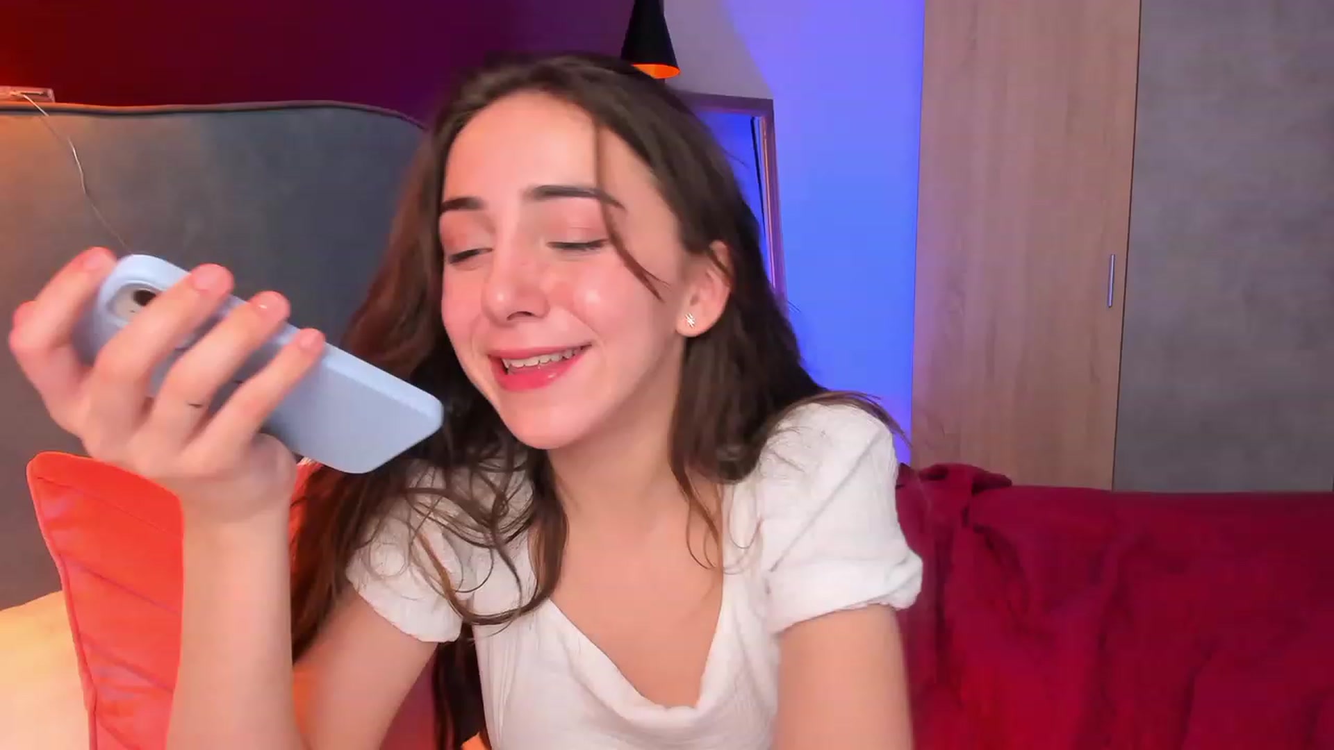 Gallery image thumbnail from ElsaYoung's myfreecams stream on, 04/07/2023, 17:31 image 9 of 20