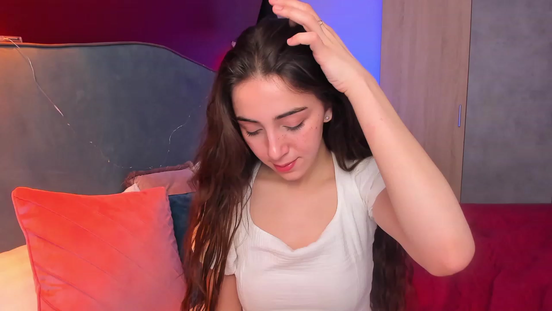 Gallery image thumbnail from ElsaYoung's myfreecams stream on, 04/07/2023, 17:31 image 4 of 20