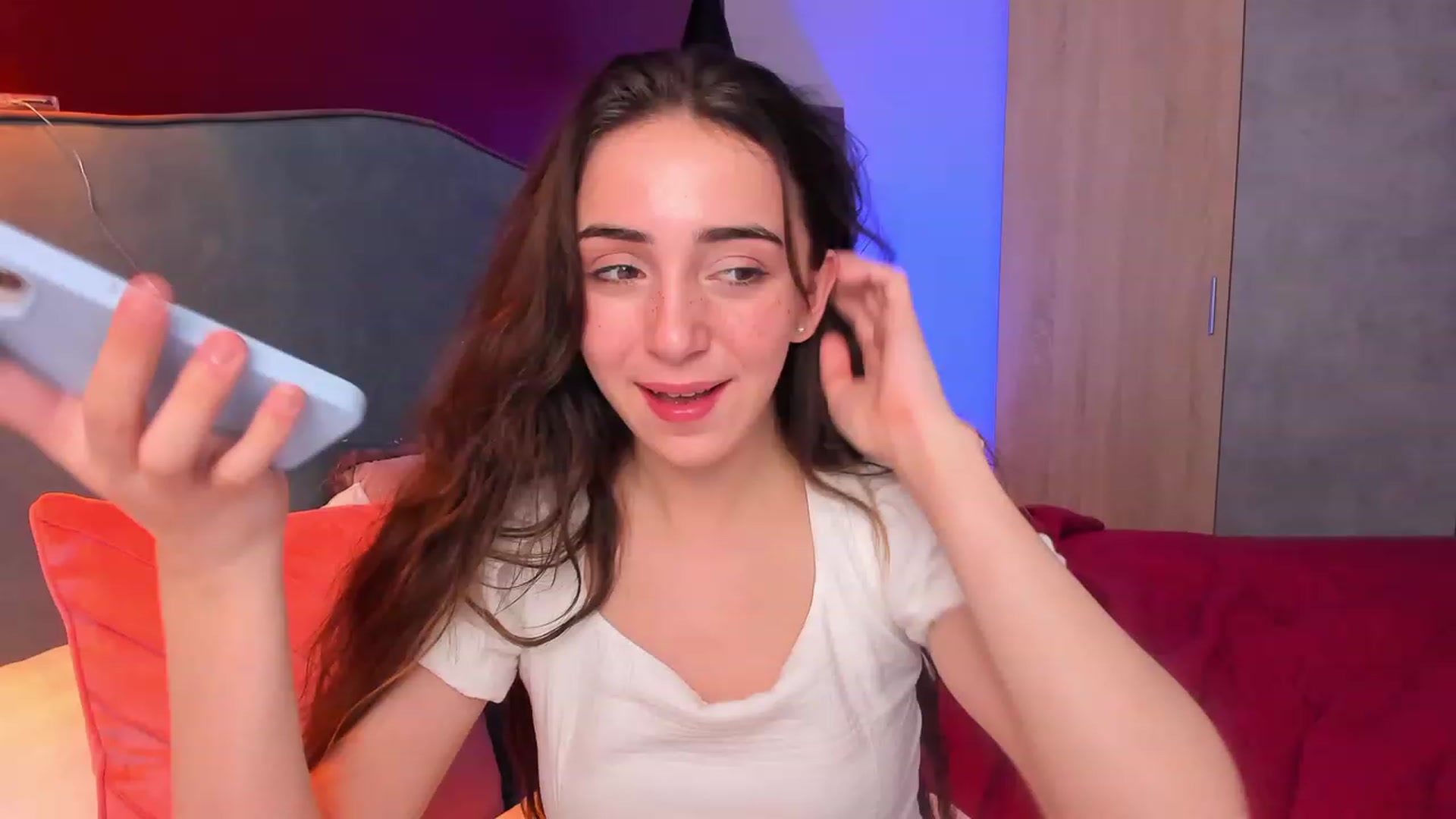 Gallery image thumbnail from ElsaYoung's myfreecams stream on, 04/07/2023, 17:31 image 8 of 20