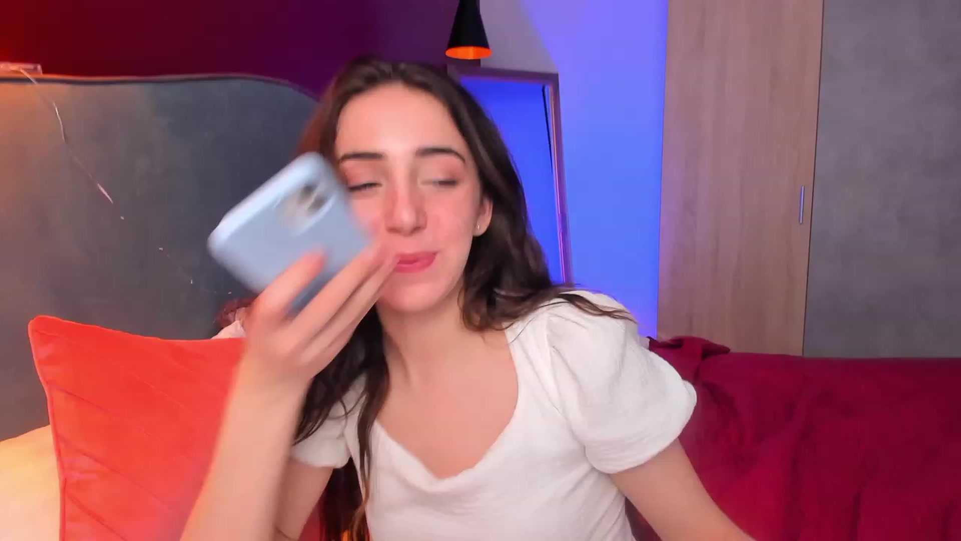Gallery image thumbnail from ElsaYoung's myfreecams stream on, 04/07/2023, 17:31 image 18 of 20