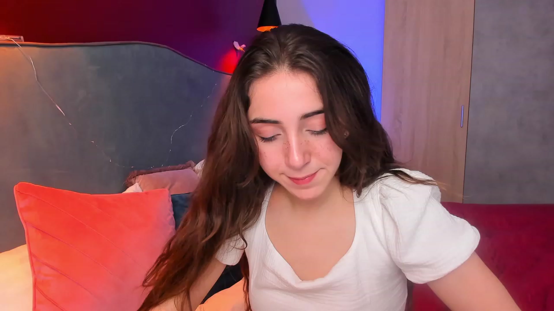 Gallery image thumbnail from ElsaYoung's myfreecams stream on, 04/07/2023, 17:31 image 15 of 20
