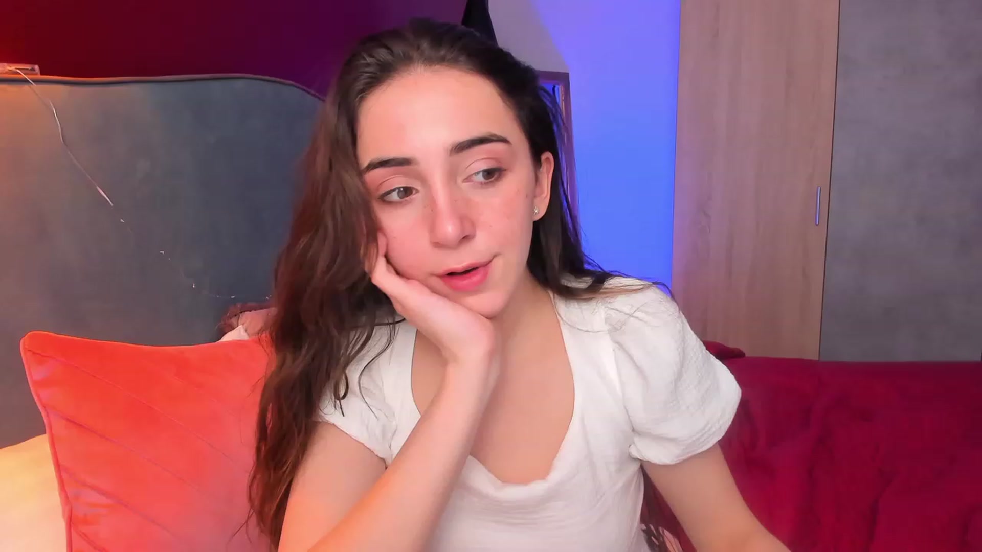 Gallery image thumbnail from ElsaYoung's myfreecams stream on, 04/07/2023, 17:31 image 2 of 20