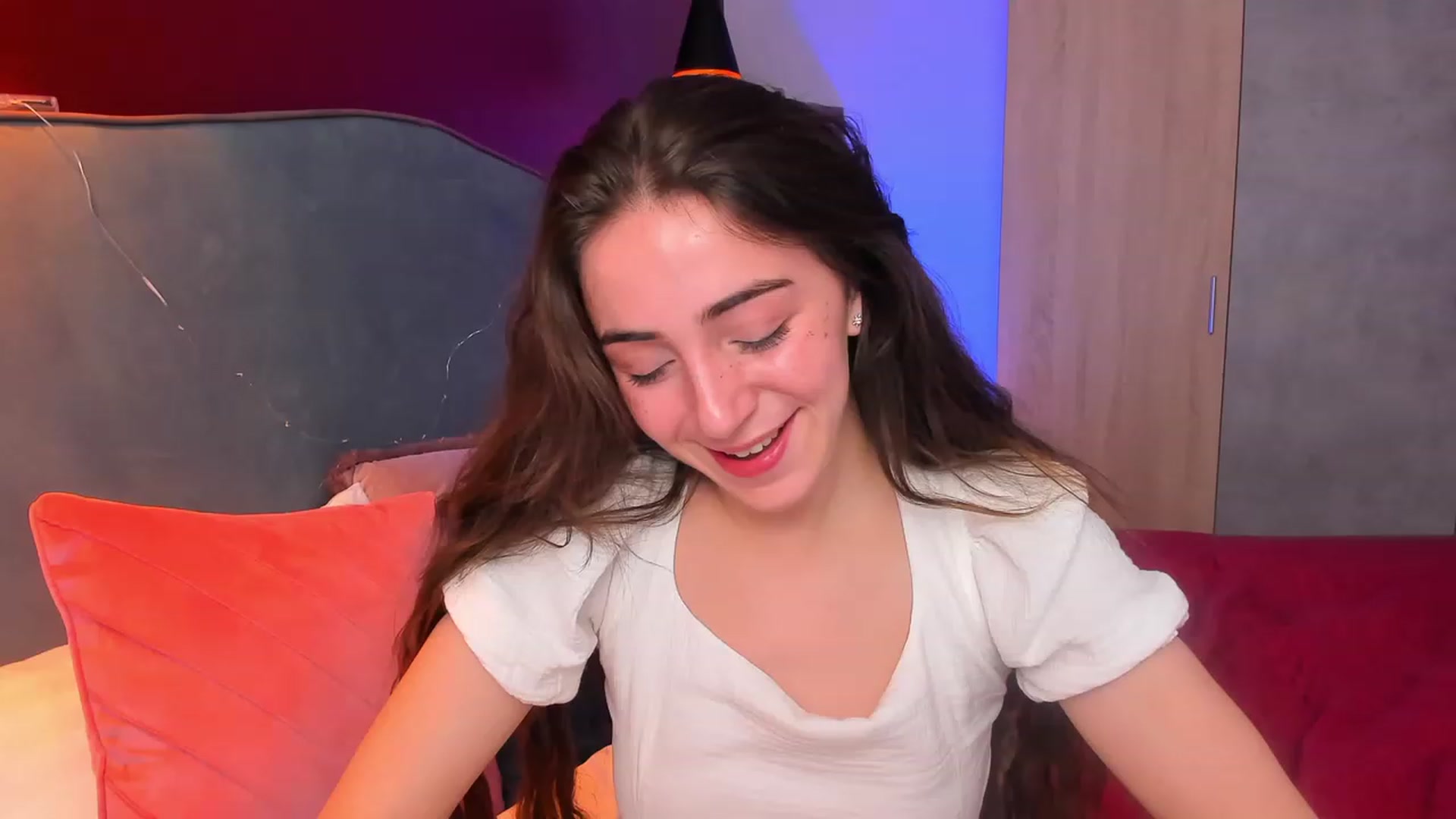 Gallery image thumbnail from ElsaYoung's myfreecams stream on, 04/07/2023, 17:31 image 5 of 20