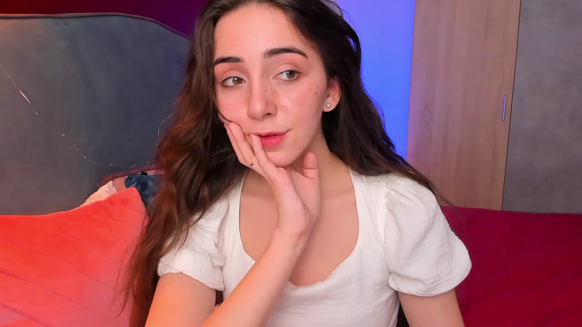 Gallery image thumbnail from ElsaYoung's myfreecams stream on, 04/07/2023, 18:48 image 14 of 20