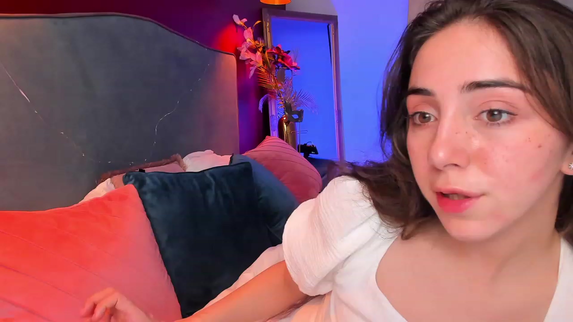 Gallery image thumbnail from ElsaYoung's myfreecams stream on, 04/07/2023, 18:48 image 13 of 20