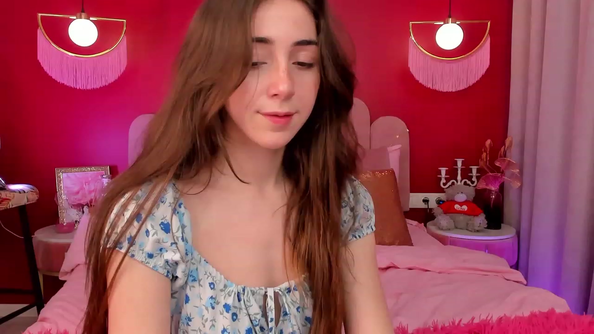Gallery image thumbnail from ElsaYoung's myfreecams stream on, 04/08/2023, 07:29 image 8 of 20