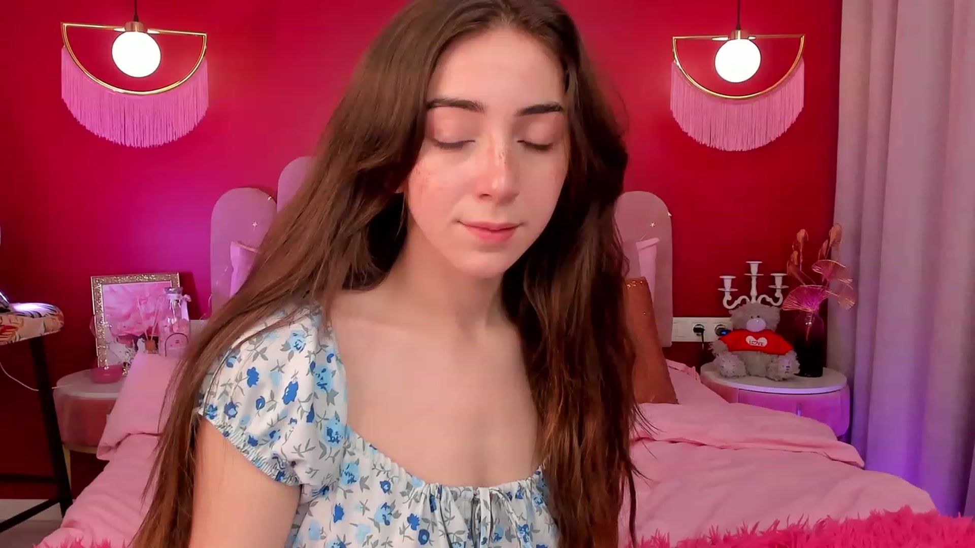 Gallery image thumbnail from ElsaYoung's myfreecams stream on, 04/08/2023, 07:29 image 9 of 20