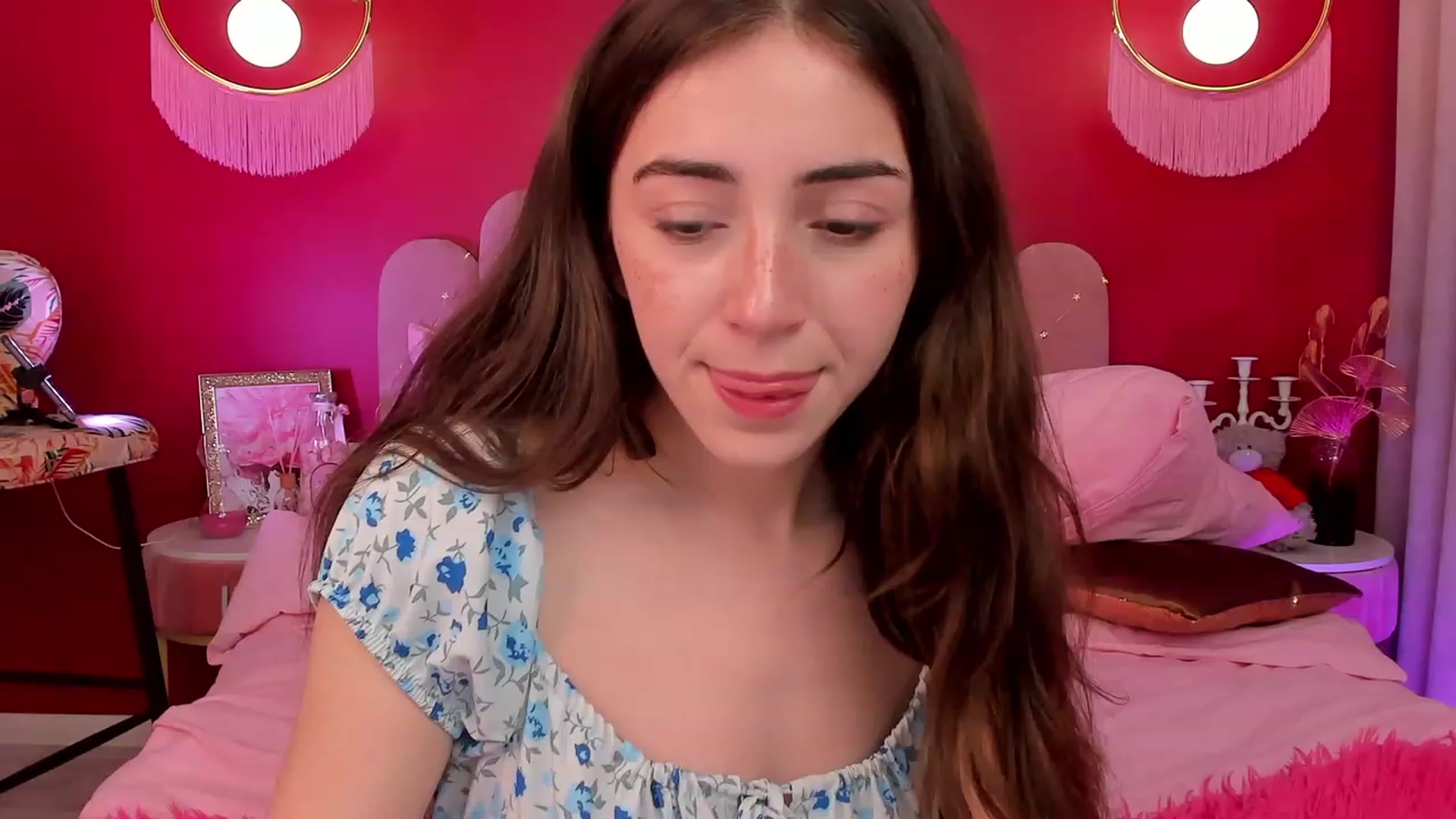 Gallery image thumbnail from ElsaYoung's myfreecams stream on, 04/08/2023, 08:46 image 6 of 20