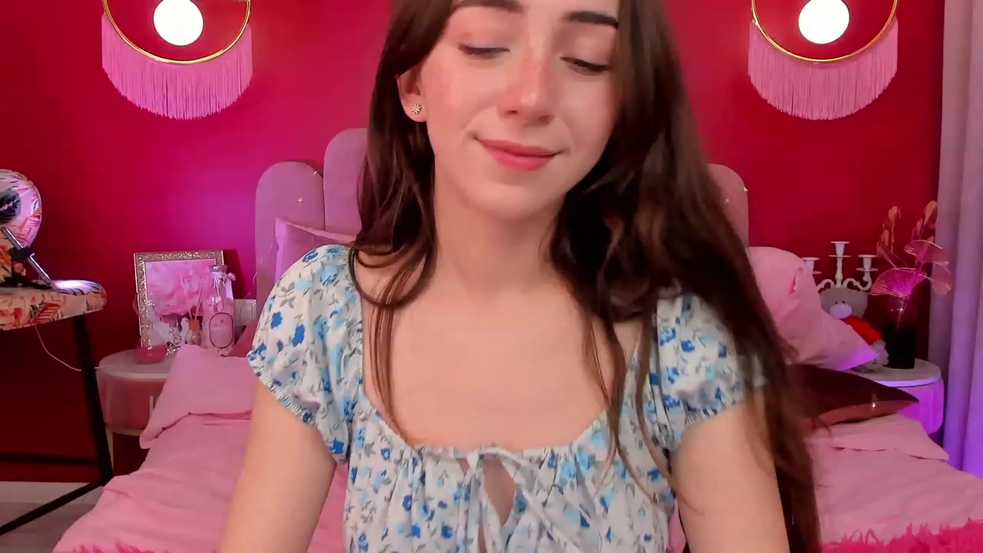 Gallery image thumbnail from ElsaYoung's myfreecams stream on, 04/08/2023, 08:46 image 12 of 20