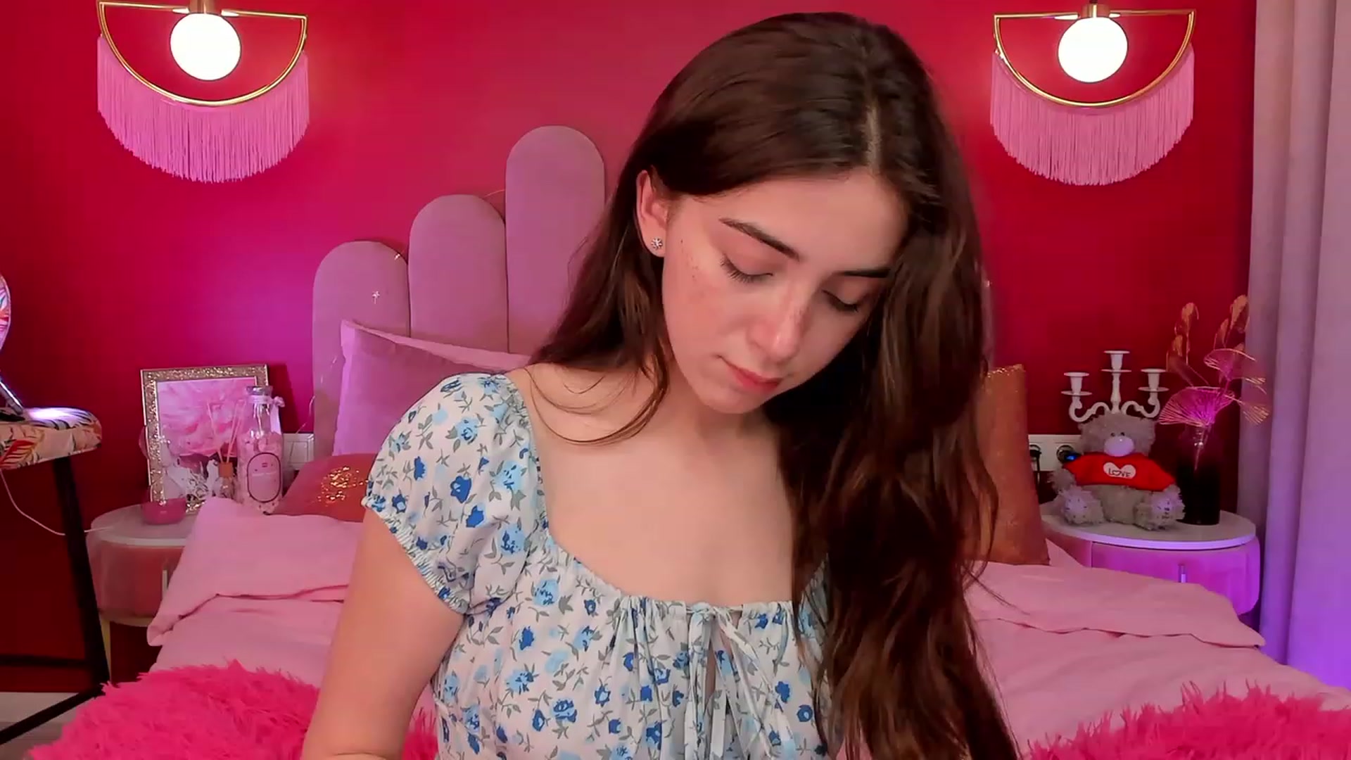 Gallery image thumbnail from ElsaYoung's myfreecams stream on, 04/08/2023, 08:46 image 19 of 20