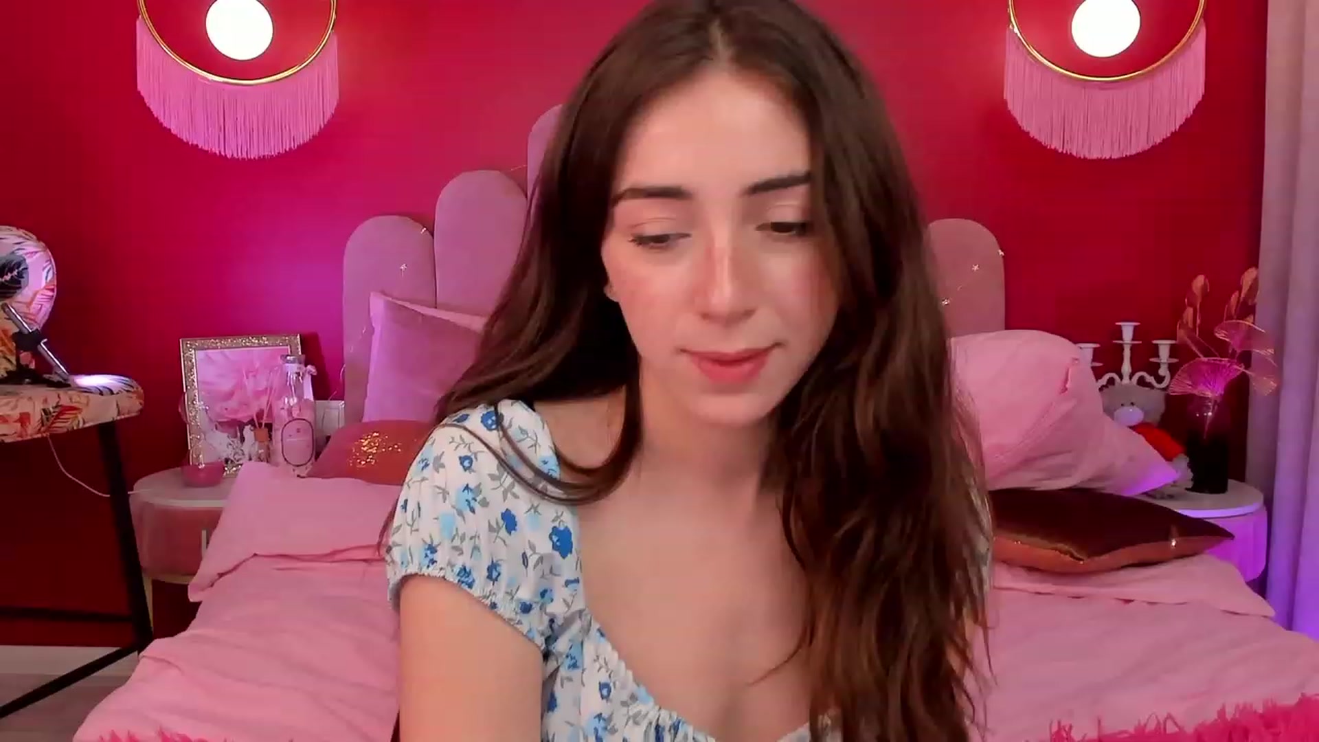 Gallery image thumbnail from ElsaYoung's myfreecams stream on, 04/08/2023, 08:46 image 11 of 20