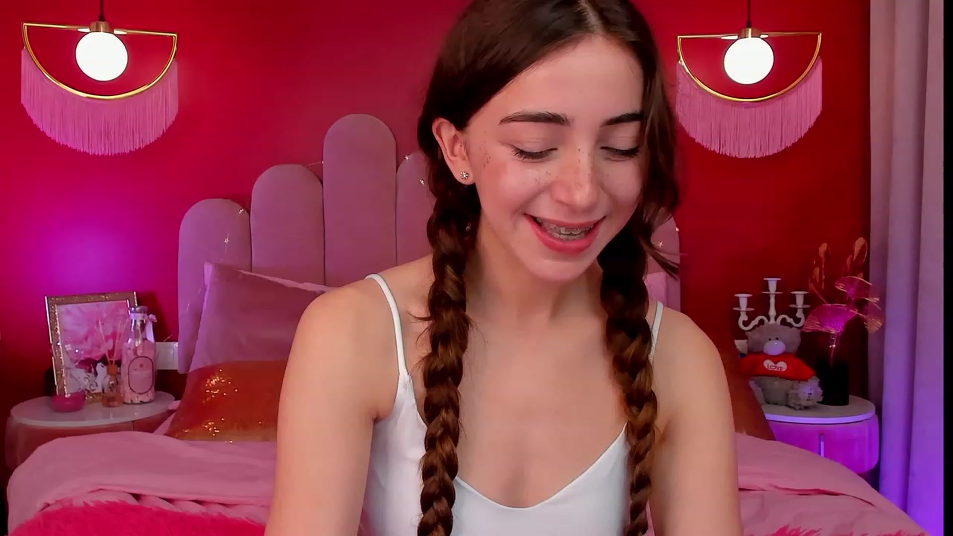 Gallery image thumbnail from ElsaYoung's myfreecams stream on, 04/09/2023, 13:18 image 3 of 20