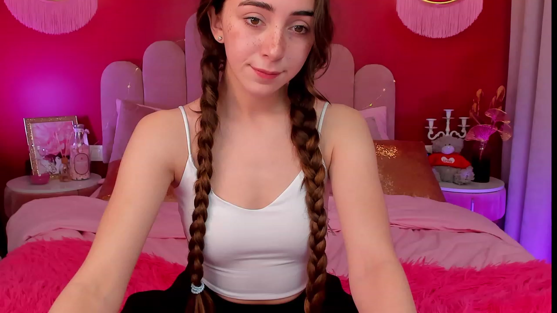 Gallery image thumbnail from ElsaYoung's myfreecams stream on, 04/09/2023, 13:18 image 9 of 20