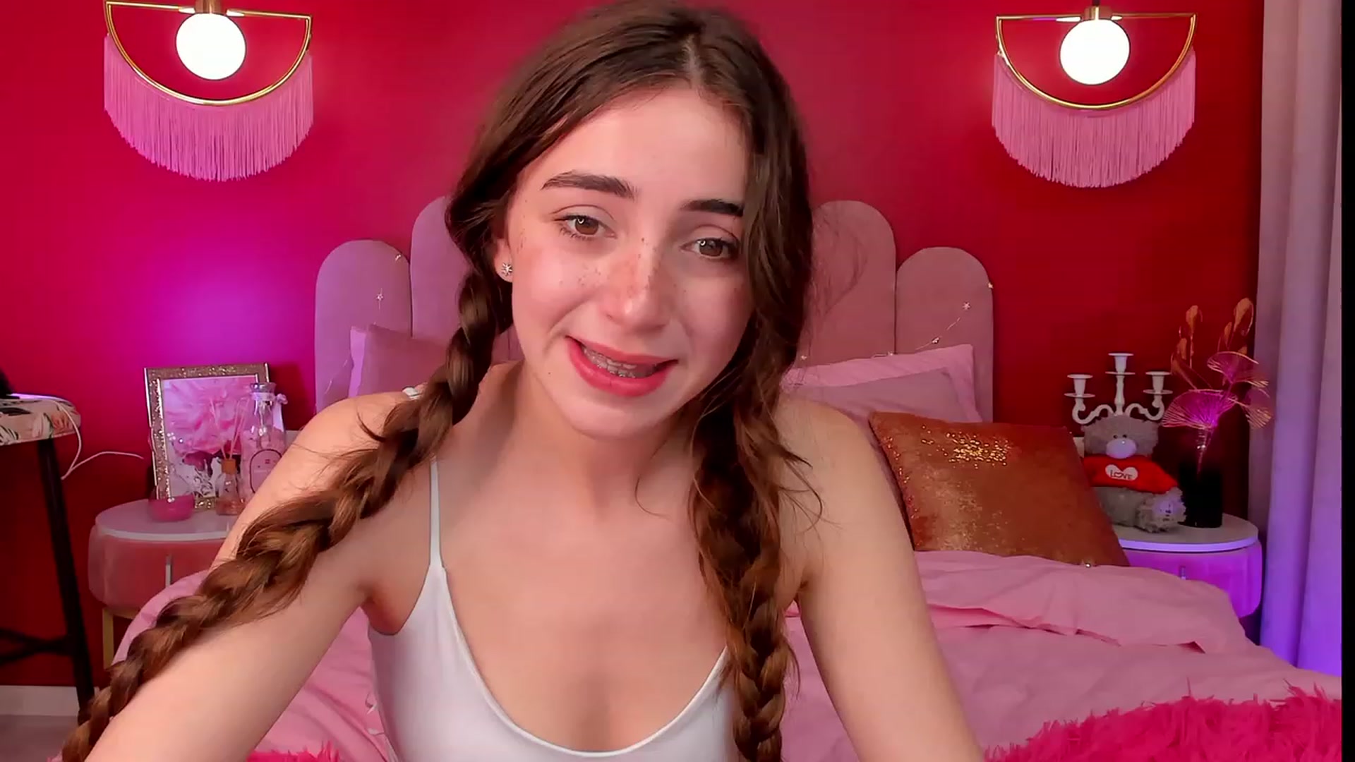 Gallery image thumbnail from ElsaYoung's myfreecams stream on, 04/09/2023, 15:28 image 13 of 20