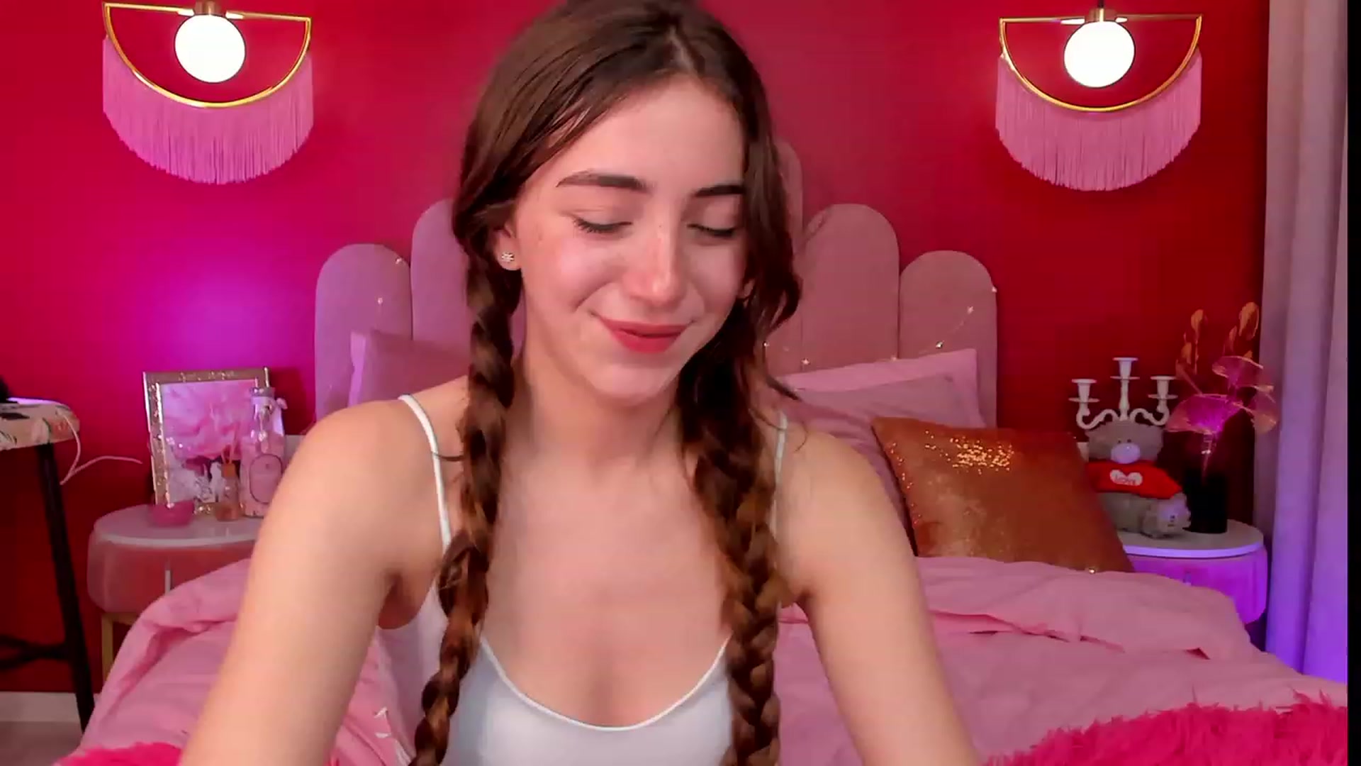 Gallery image thumbnail from ElsaYoung's myfreecams stream on, 04/09/2023, 15:28 image 14 of 20