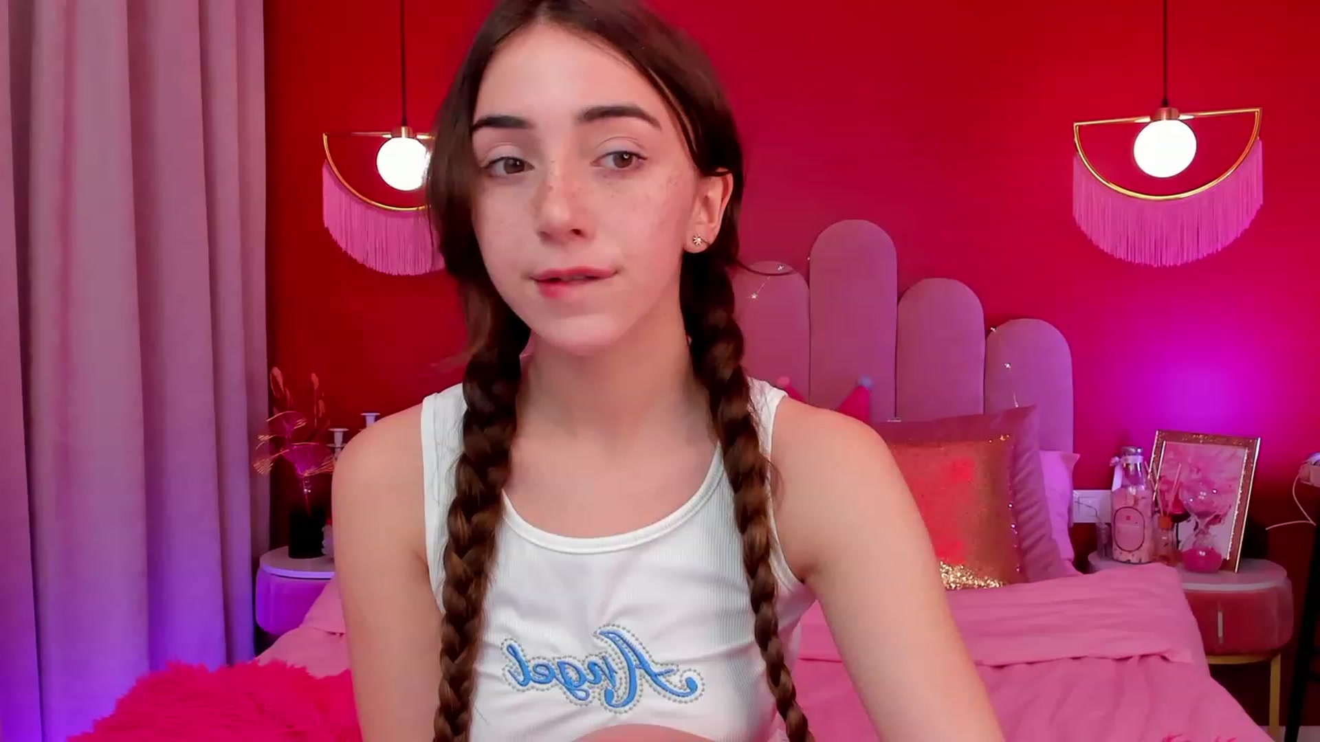 Gallery image thumbnail from ElsaYoung's myfreecams stream on, 04/13/2023, 14:23 image 2 of 20