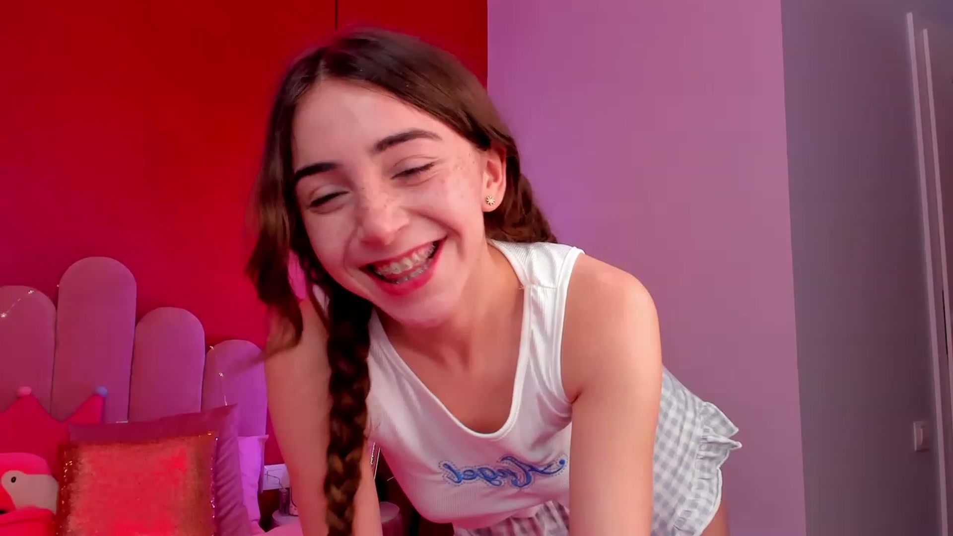 Gallery image thumbnail from ElsaYoung's myfreecams stream on, 04/13/2023, 14:23 image 10 of 20