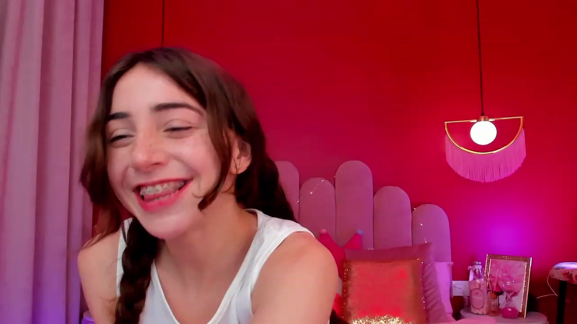 Gallery image thumbnail from ElsaYoung's myfreecams stream on, 04/13/2023, 14:23 image 12 of 20