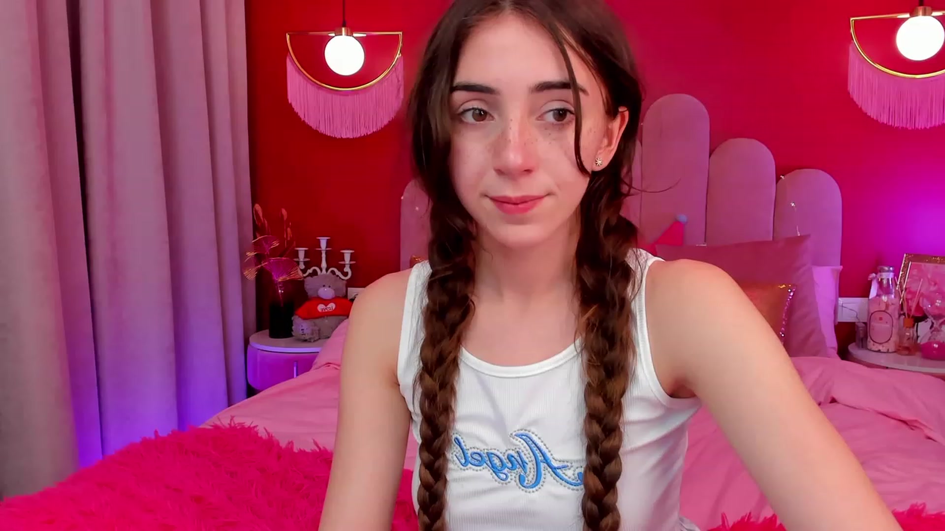 Gallery image thumbnail from ElsaYoung's myfreecams stream on, 04/13/2023, 18:27 image 2 of 20