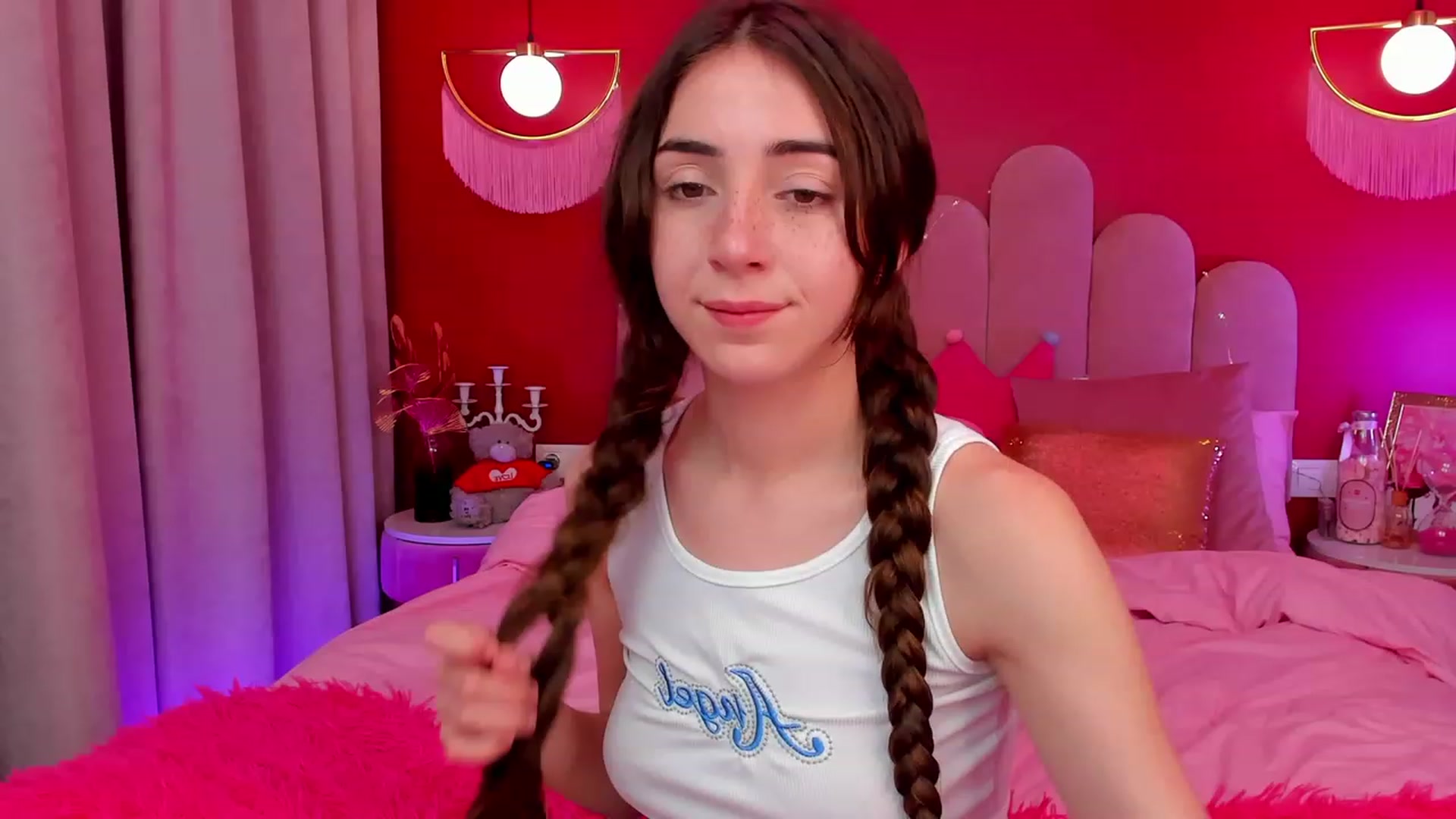 Gallery image thumbnail from ElsaYoung's myfreecams stream on, 04/13/2023, 18:27 image 6 of 20