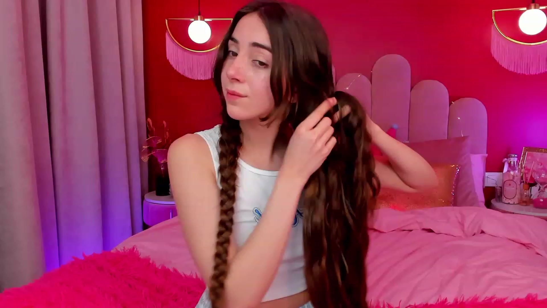 Gallery image thumbnail from ElsaYoung's myfreecams stream on, 04/13/2023, 18:27 image 4 of 20