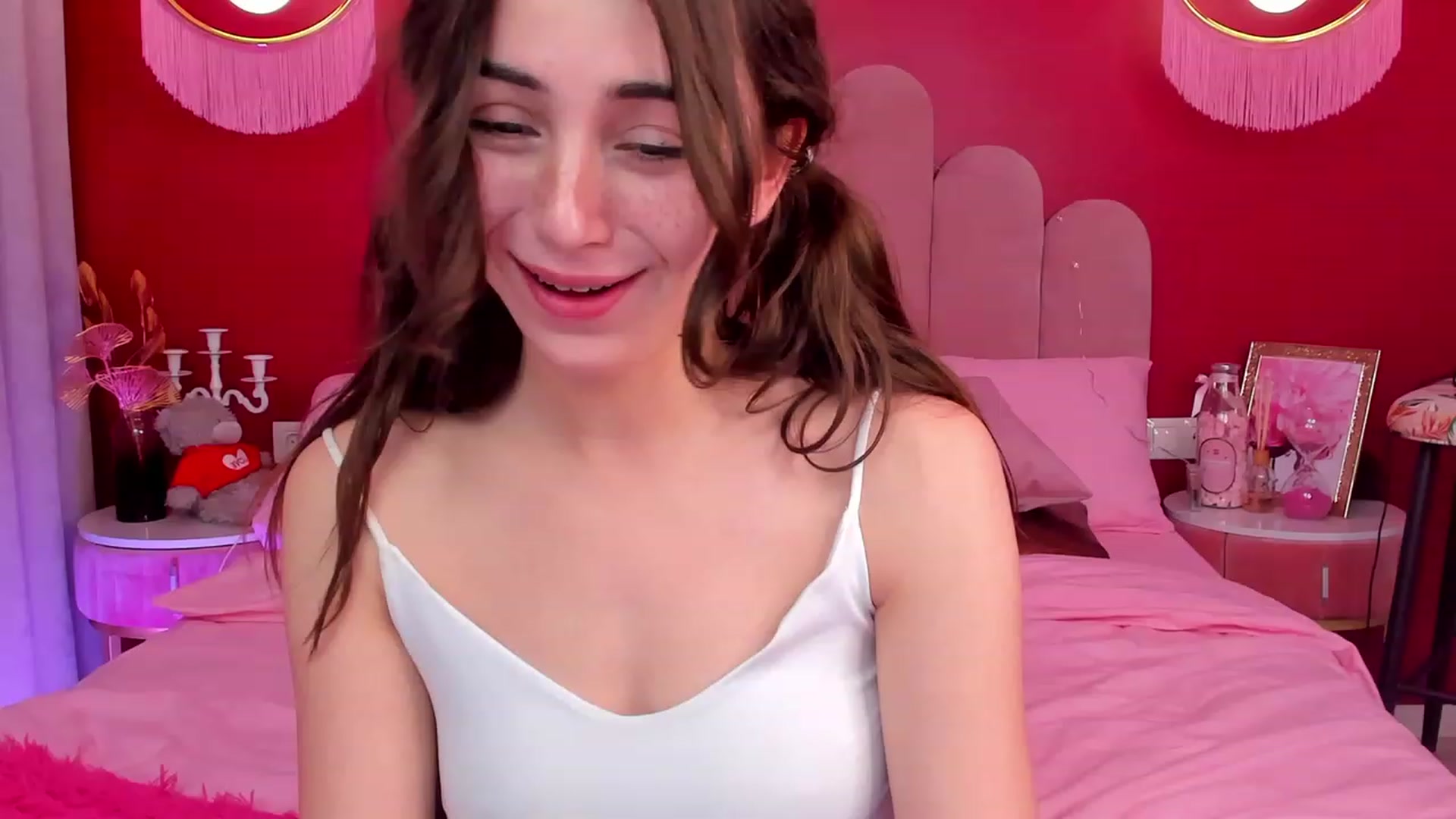Gallery image thumbnail from ElsaYoung's myfreecams stream on, 04/16/2023, 16:38 image 15 of 20