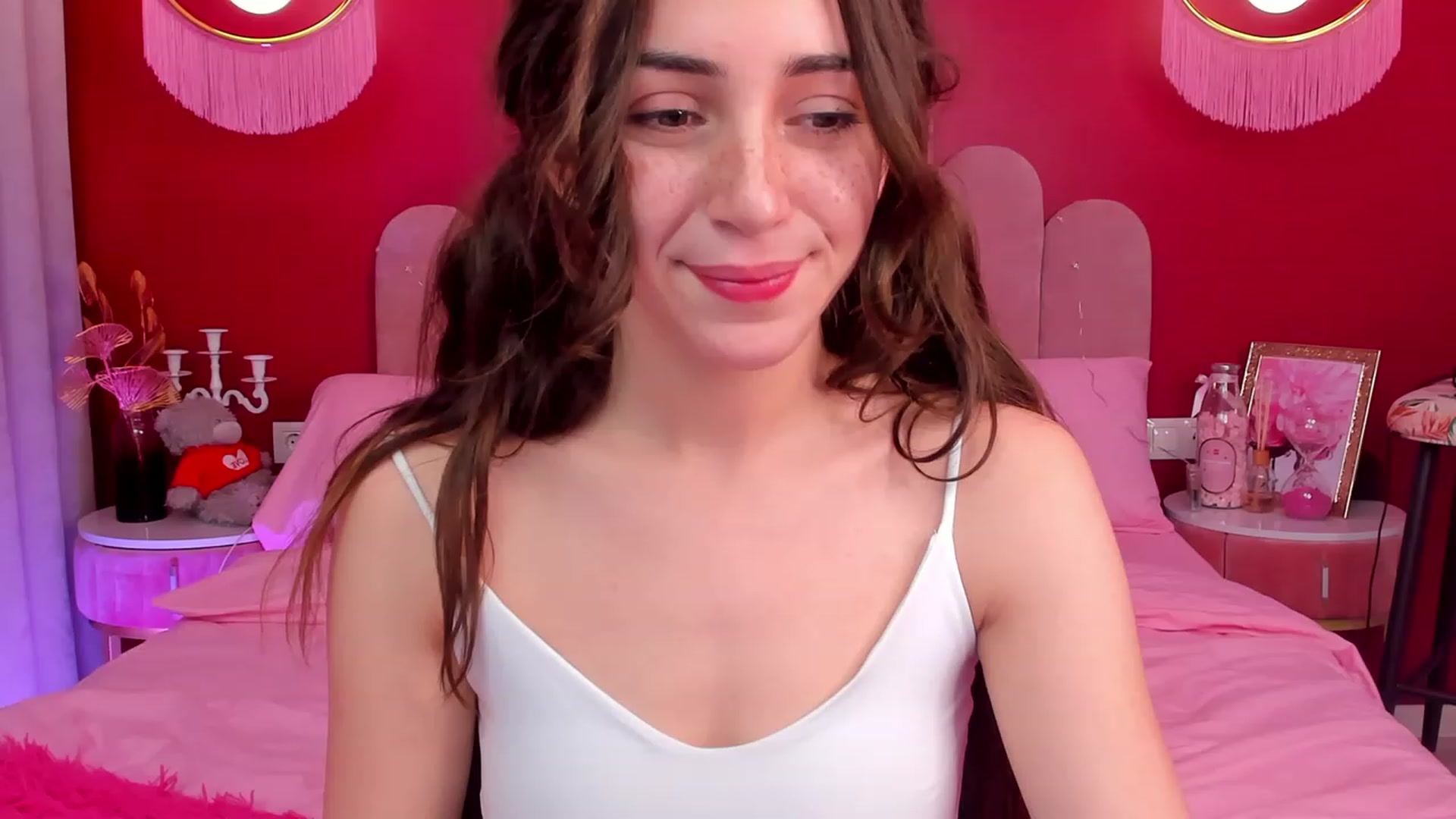 Gallery image thumbnail from ElsaYoung's myfreecams stream on, 04/16/2023, 16:38 image 16 of 20
