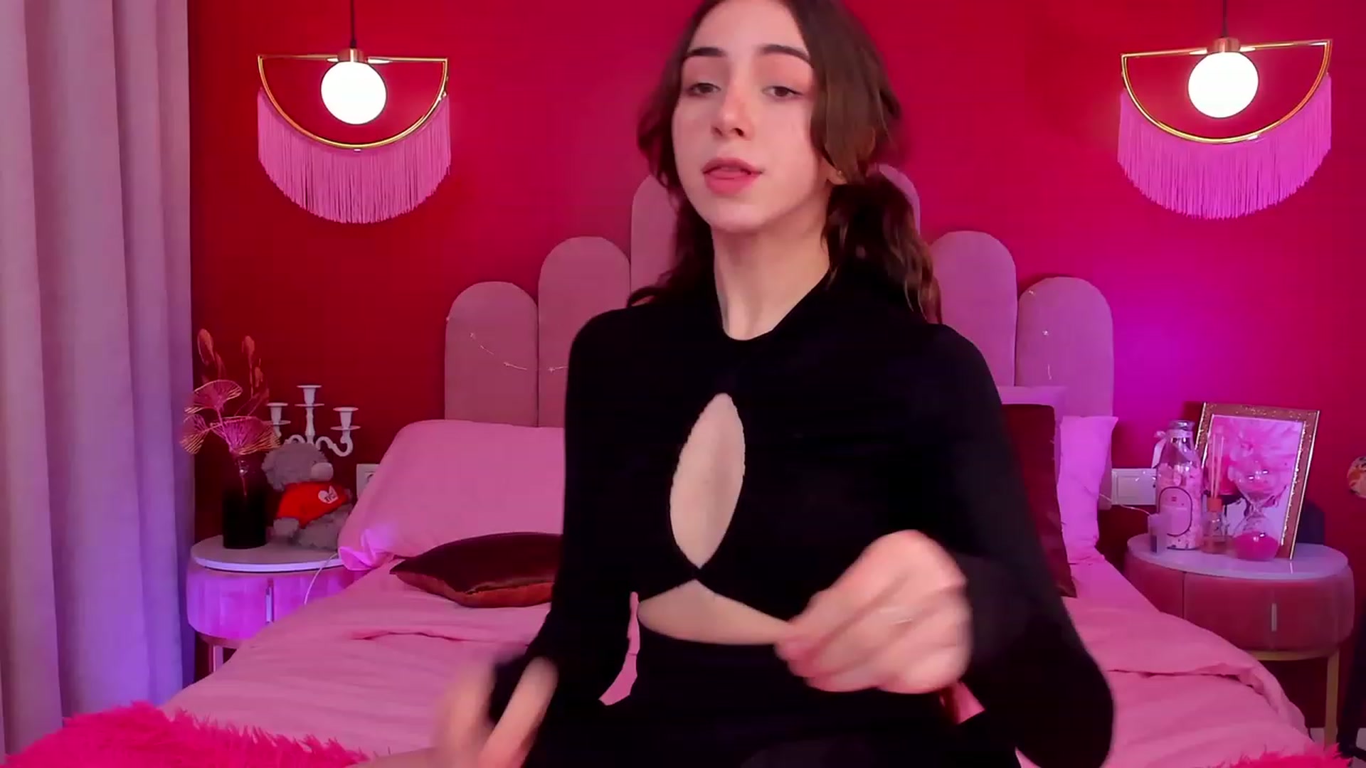 Gallery image thumbnail from ElsaYoung's myfreecams stream on, 04/19/2023, 11:32 image 1 of 20