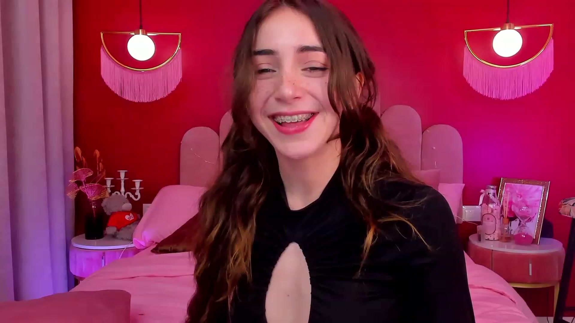 Gallery image thumbnail from ElsaYoung's myfreecams stream on, 04/19/2023, 13:54 image 17 of 20