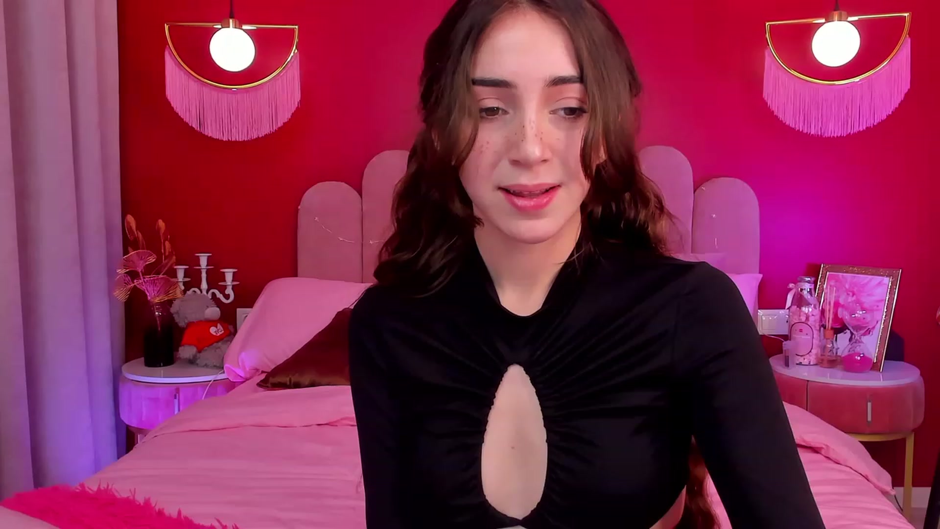 Gallery image thumbnail from ElsaYoung's myfreecams stream on, 04/19/2023, 13:54 image 6 of 20