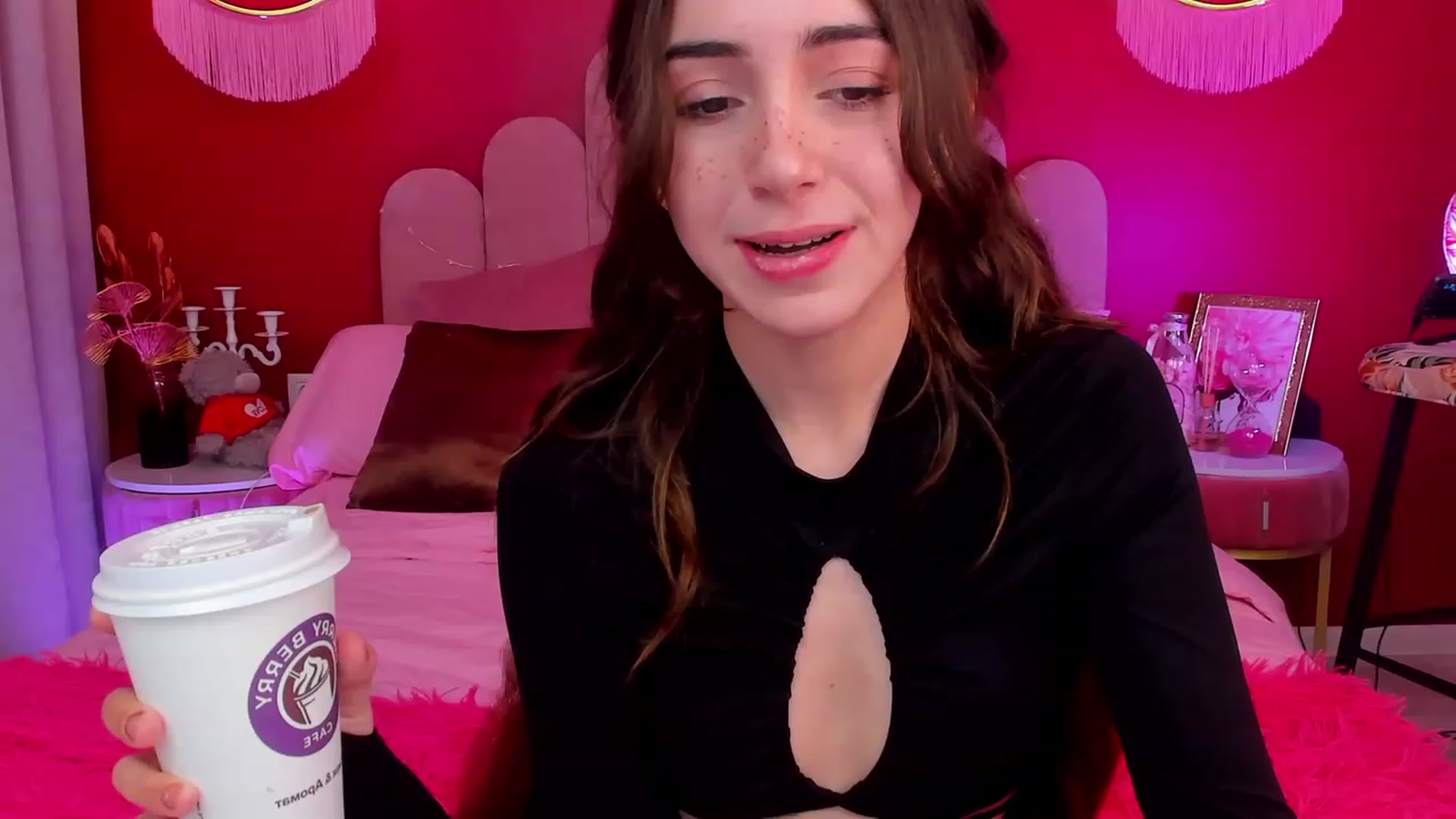 Gallery image thumbnail from ElsaYoung's myfreecams stream on, 04/19/2023, 13:54 image 3 of 20