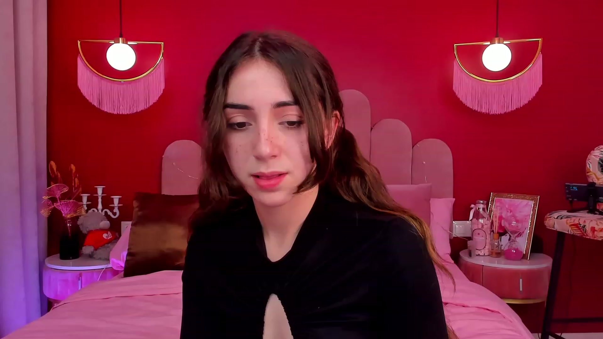 Gallery image thumbnail from ElsaYoung's myfreecams stream on, 04/19/2023, 16:43 image 3 of 20
