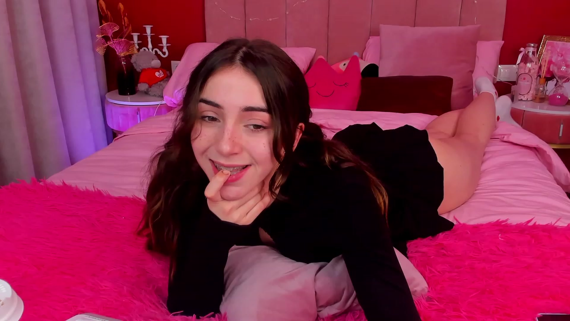 Gallery image thumbnail from ElsaYoung's myfreecams stream on, 04/19/2023, 16:43 image 11 of 20