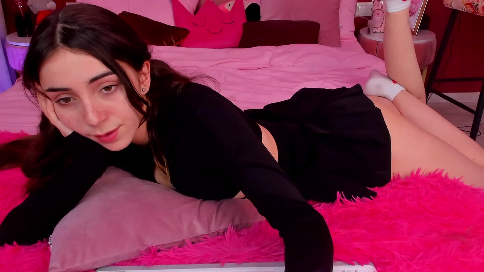 Gallery image thumbnail from ElsaYoung's myfreecams stream on, 04/19/2023, 18:03 image 8 of 20