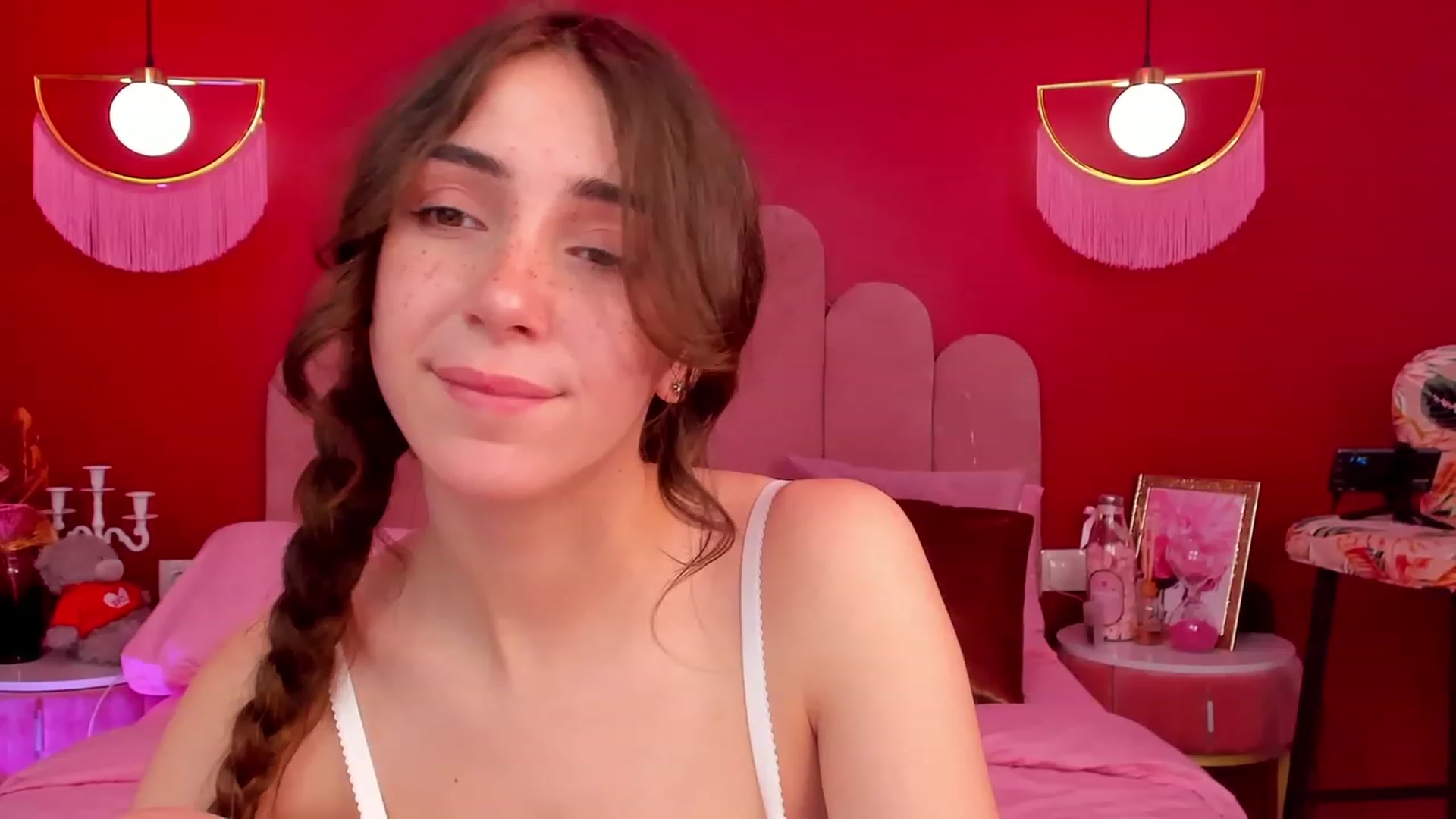 Gallery image thumbnail from ElsaYoung's myfreecams stream on, 04/20/2023, 14:02 image 3 of 20