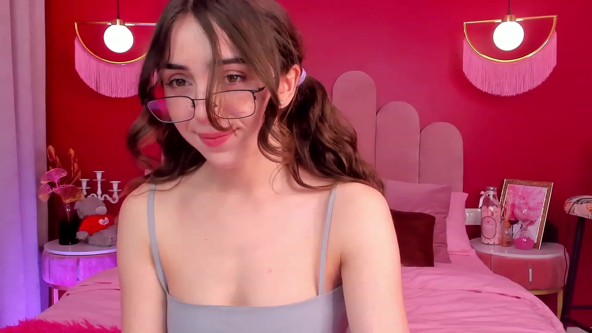 Gallery image thumbnail from ElsaYoung's myfreecams stream on, 04/21/2023, 05:18 image 6 of 20